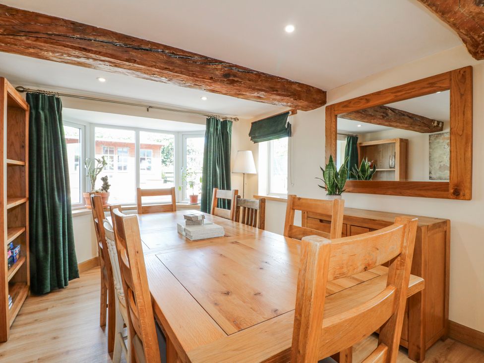 A dining room with a wooden table and chairs at Brecks Cottage Moorhouse near Tuxford