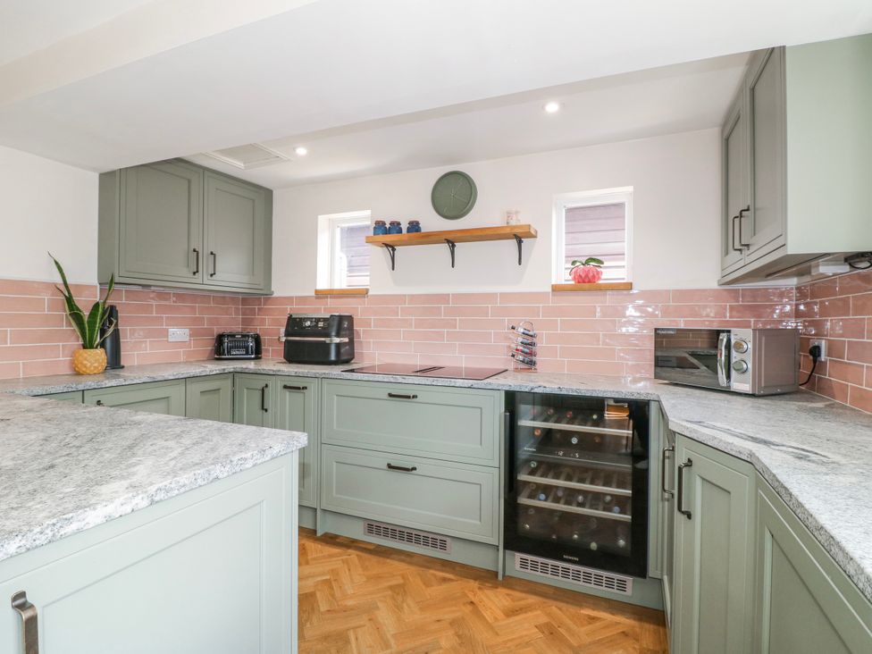 A kitchen with cabinets and appliances at Brecks Cottage Moorhouse near Tuxford