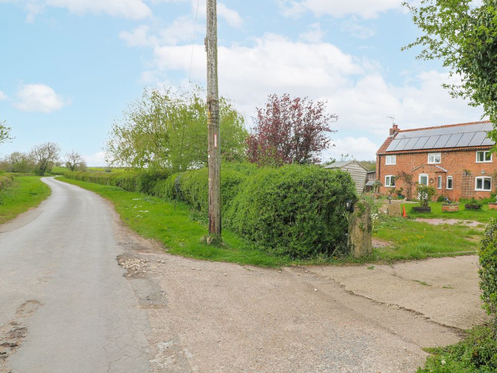 An outdoor scene with a road and a house at Brecks Cottage Moorhouse near Tuxford
