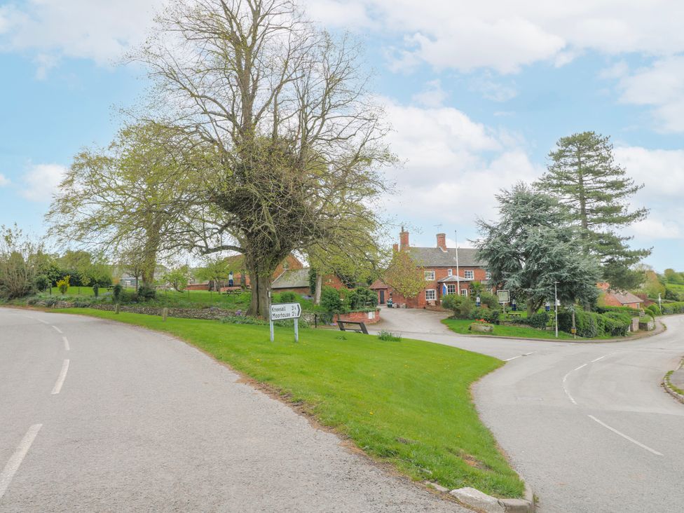 A road with a building and signs near trees at Brecks Cottage Moorhouse near Tuxford