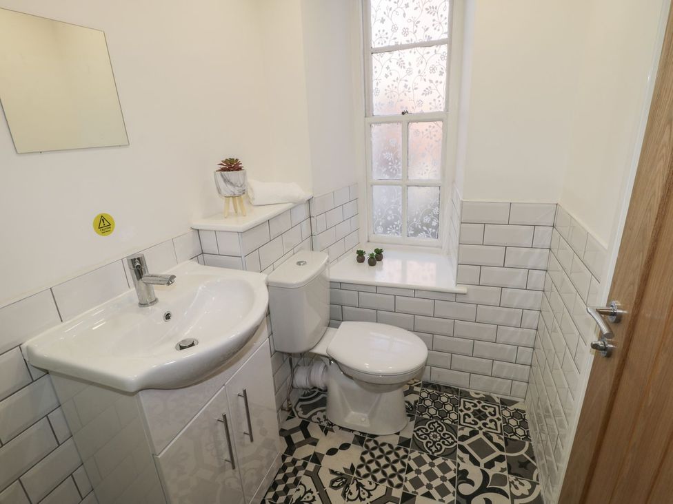 A bathroom with a sink and toilet at 47 Baxtergate in Whitby