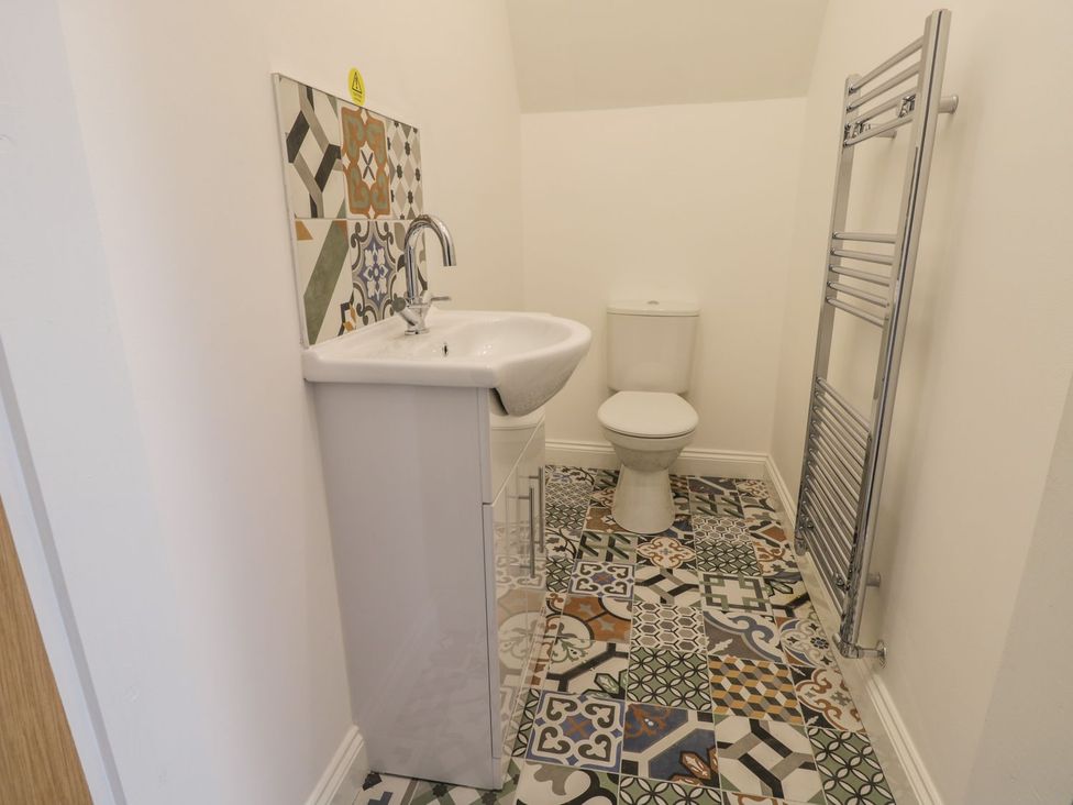 A bathroom with a sink and toilet at 47 Baxtergate in Whitby