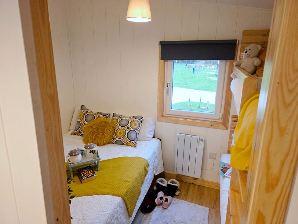 A bedroom with beds and stuffed animals at Sherwood - Family Pod 2, Mansfield