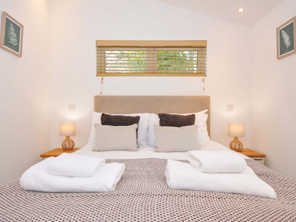 A bedroom with a bed, pillows, and lamps at 3 Faraway Fields in Dobwalls