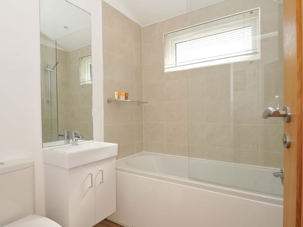 A bathroom with a bathtub, sink, and toilet at 3 Faraway Fields in Dobwalls