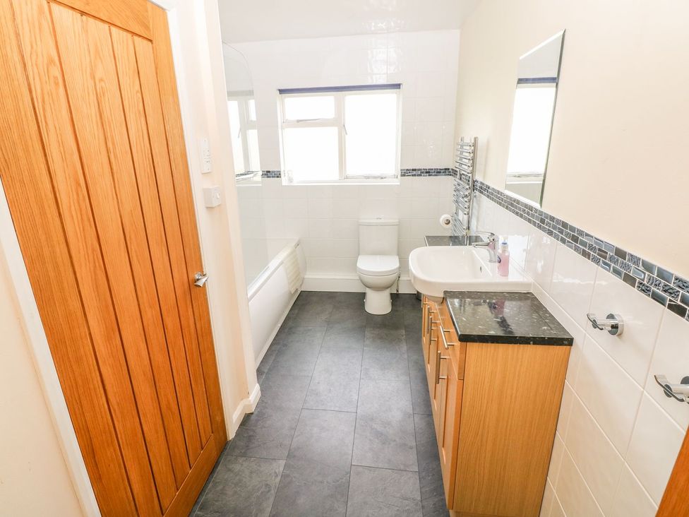 A bathroom with a sink and toilet at Maerdy Lodge