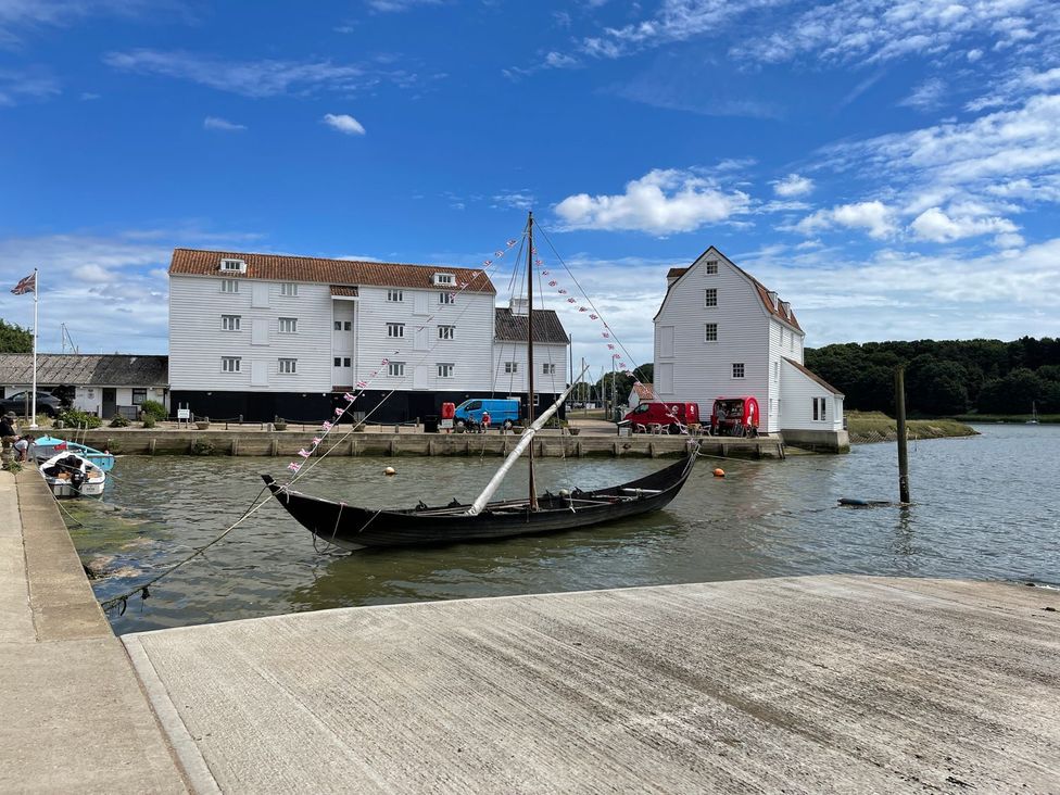 A boat at a dock with buildings in the background at Beresford House in Woodbridge