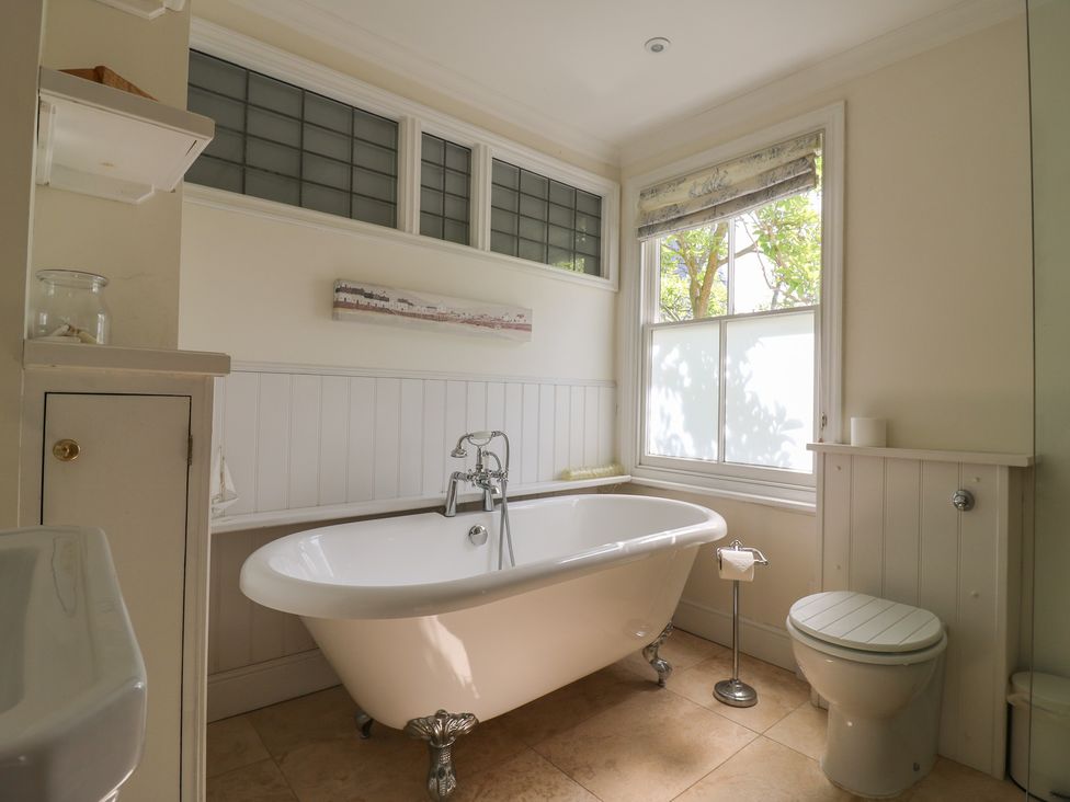 A bathroom with a bathtub and toilet at Beresford House in Woodbridge