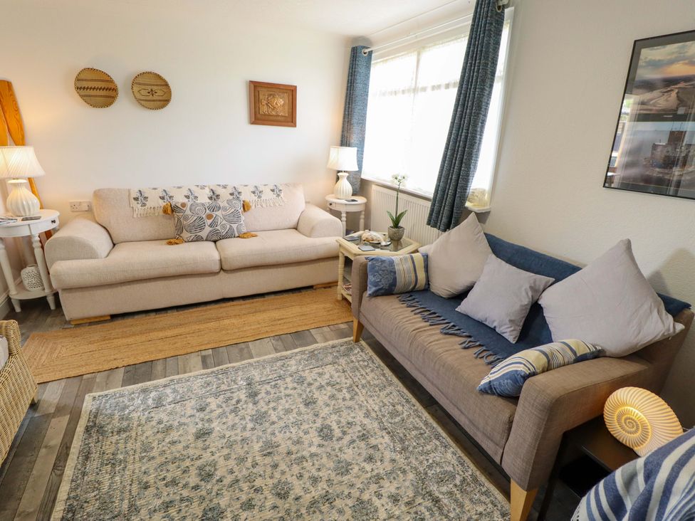 A living room with sofas and a rug at Four Seasons Humberston Lincolnshire