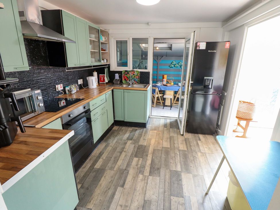 A kitchen with cabinets and appliances at Four Seasons in Humberston, Lincolnshire