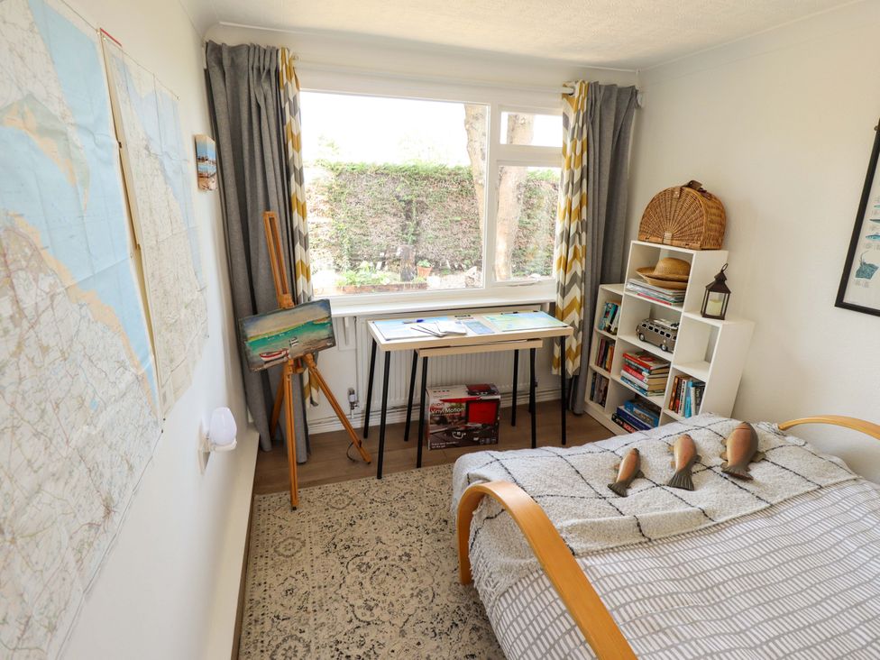 A bedroom with a desk and easel at Four Seasons in Humberston, Lincolnshire