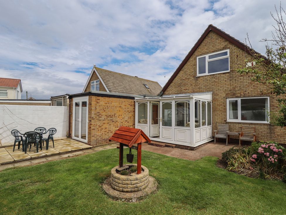 A garden with a house and conservatory at Sandringham in Withernsea
