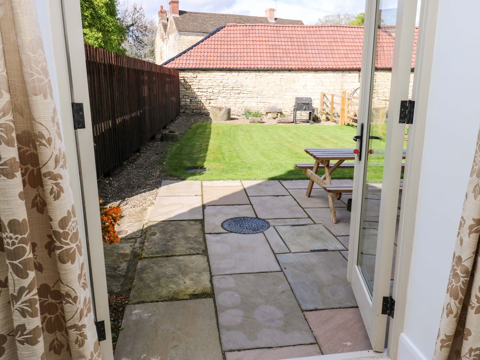A garden with a table and grass at Stewards House Tadcaster