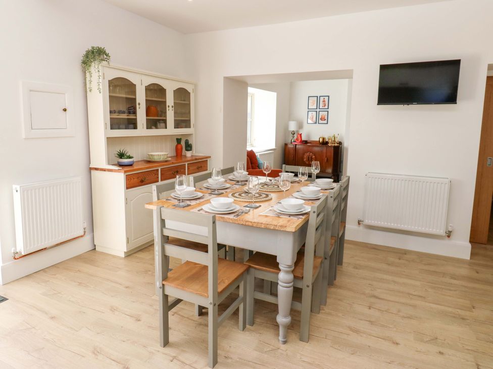 A dining room with a table and chairs at Stewards House Tadcaster