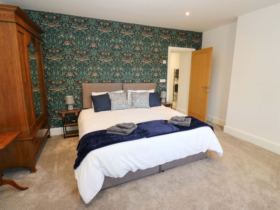 A bedroom with a bed and wardrobe at Stewards House in Tadcaster
