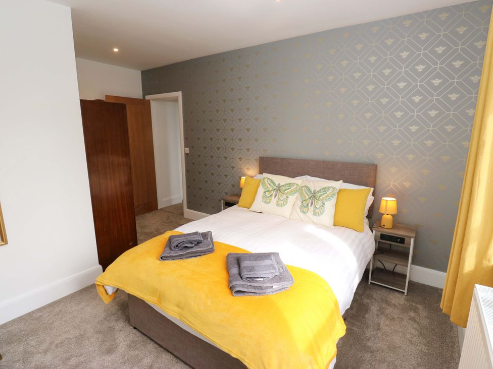 A bedroom with a bed and wardrobe at Stewards House in Tadcaster