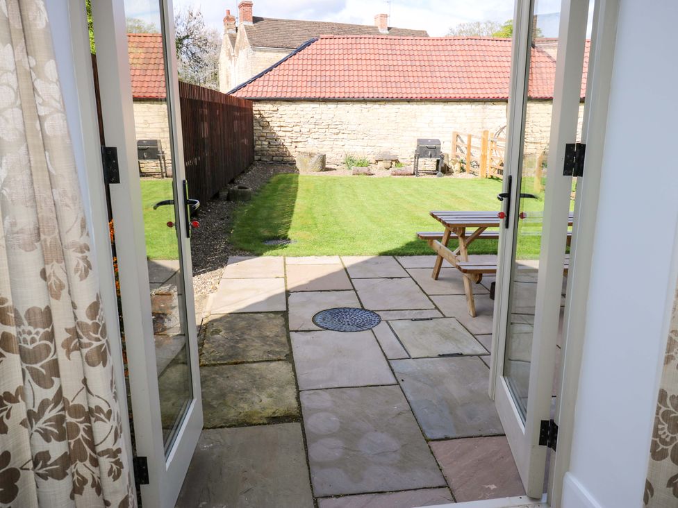 A garden view with paving stones and a table at Stewards House in Tadcaster