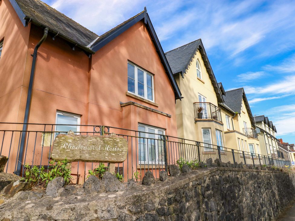 Exterior view of houses with a sign at 3 Rhodewood House in Saundersfoot