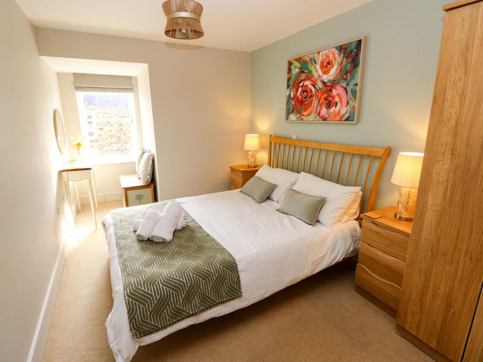 A bedroom with a bed and furniture at 3 Rhodewood House in Saundersfoot