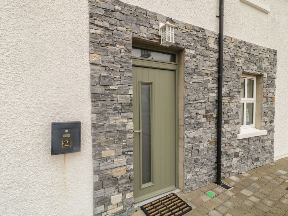 A front entrance with a door and stone wall at 2 Ard an Chuain Dunfanaghy
