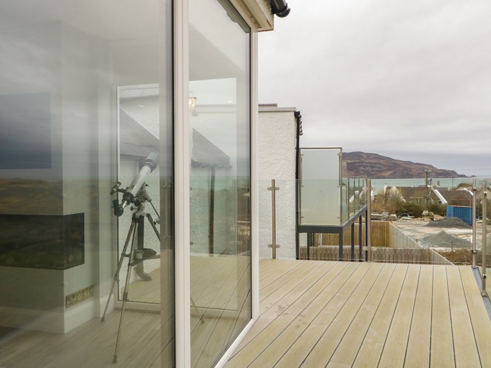 A balcony with a telescope and sea view at 2 Ard an Chuain Dunfanaghy