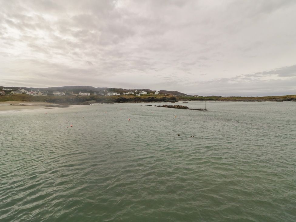 A coastal view with water and houses in the background at 2 Ard an Chuain, Dunfanaghy