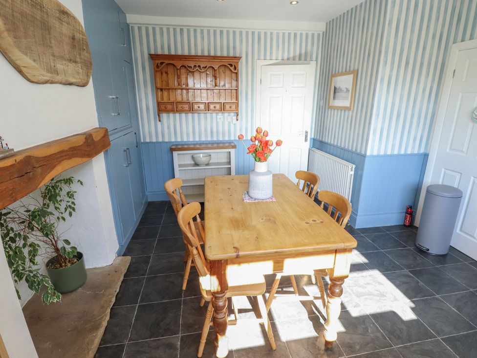 A dining room with a table and chairs at Sorrento Mablethorpe