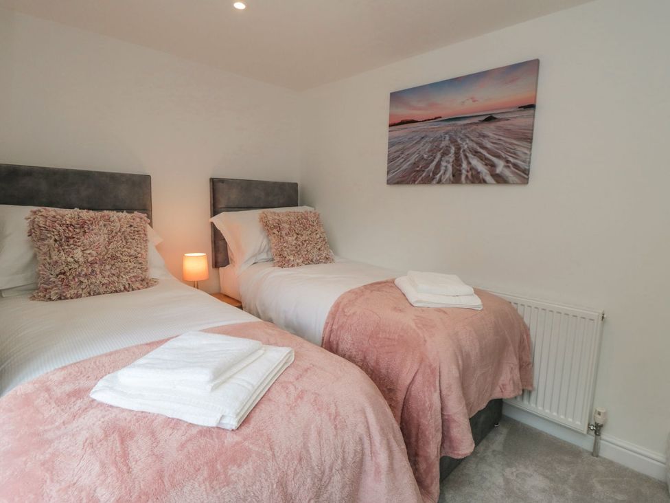 A bedroom with two single beds and a lamp at Riverside House in Scarborough