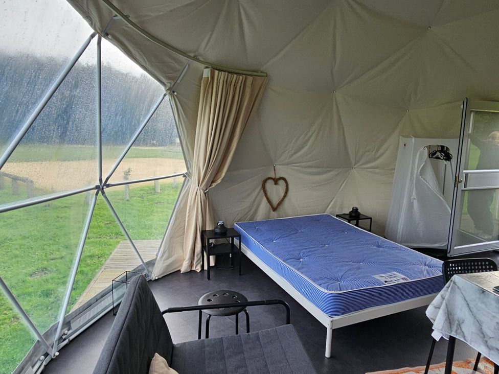 A room with a bed and a sofa at Sherwood - Geodome in Mansfield