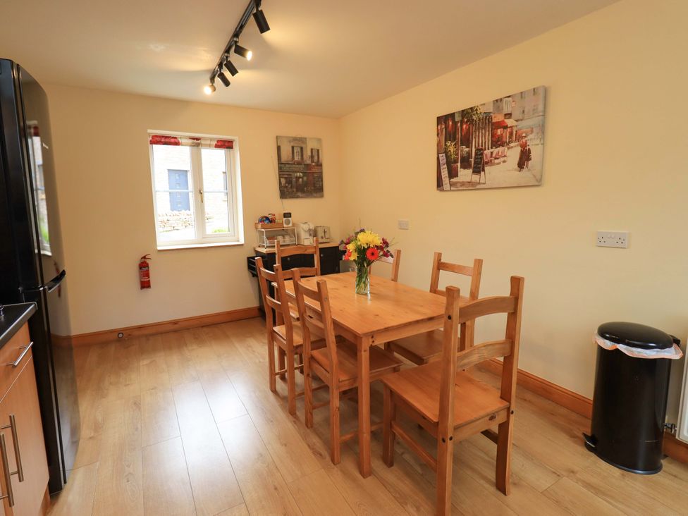 A kitchen with a table and chairs at 4 Mellbecks Mews in Kirkby Stephen