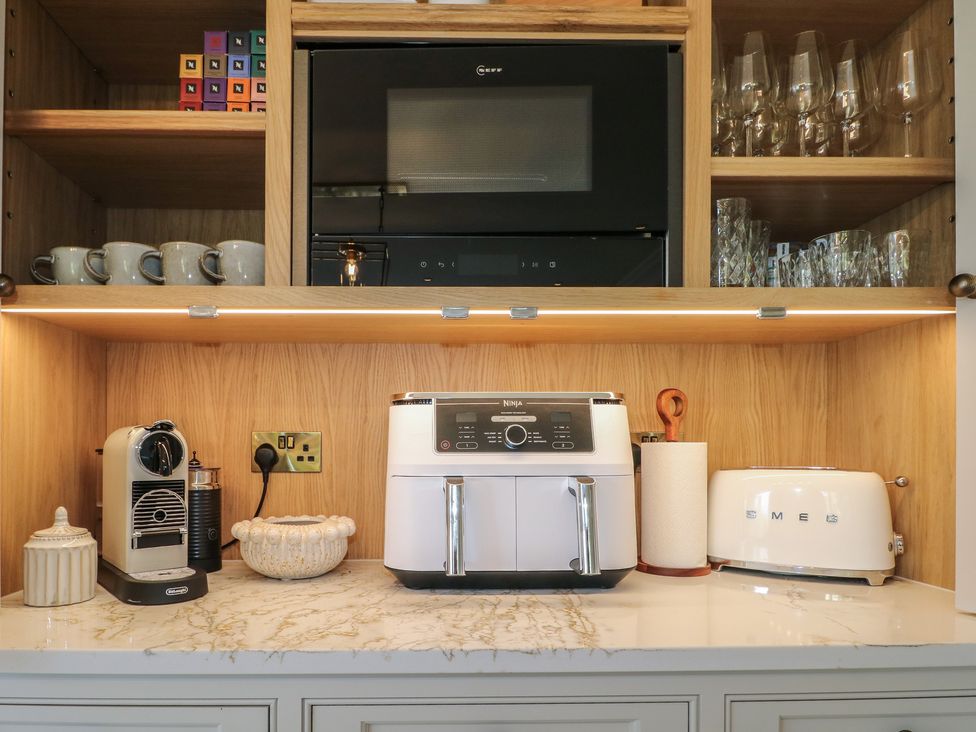 A kitchen with coffee machine and microwave at Sea Estate House, Littlehampton