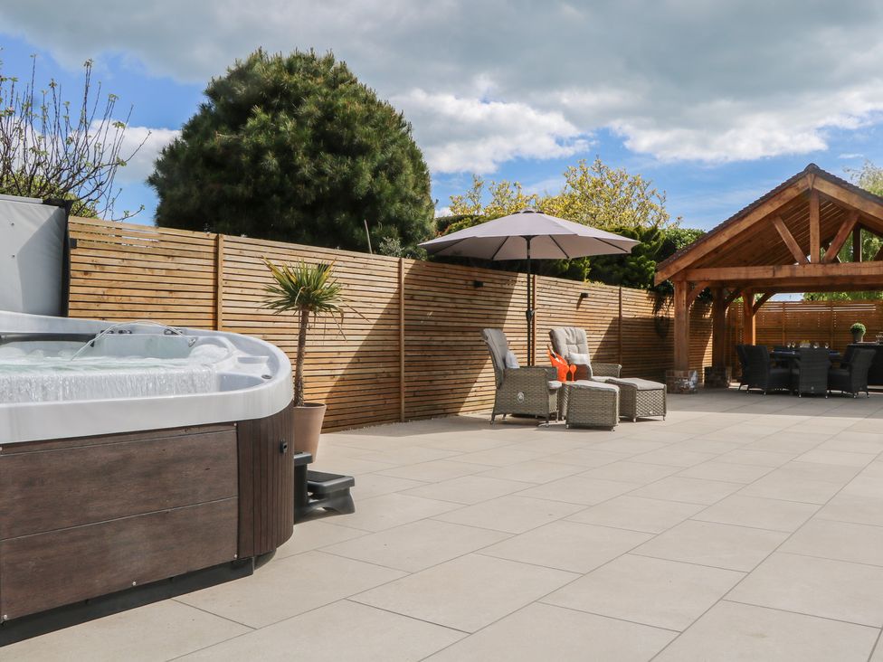 A garden with a hot tub and seating area at Sea Estate House Littlehampton