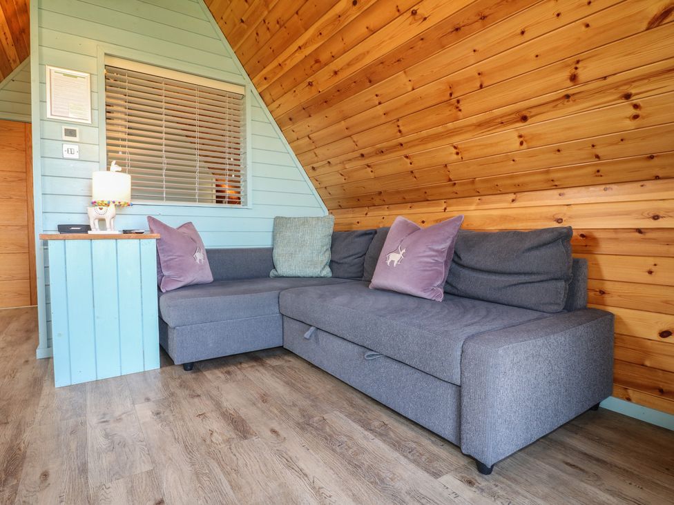 A living room with a gray sofa and lamp at Skylark in Loughborough