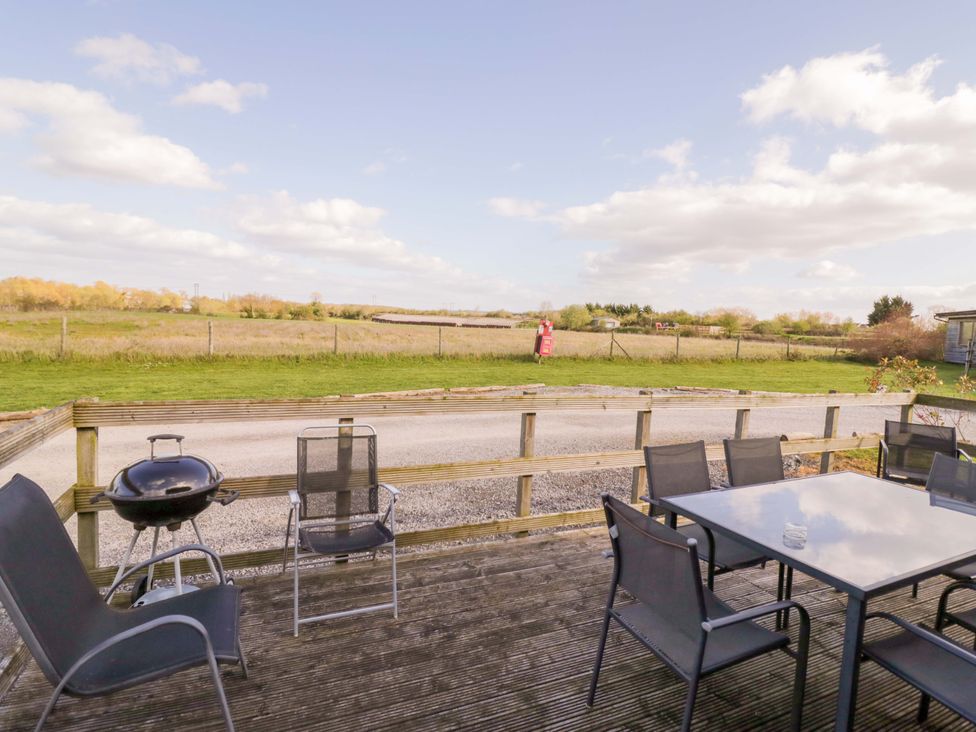 An outdoor area with a table and chairs at Lavender Lodge Evesham