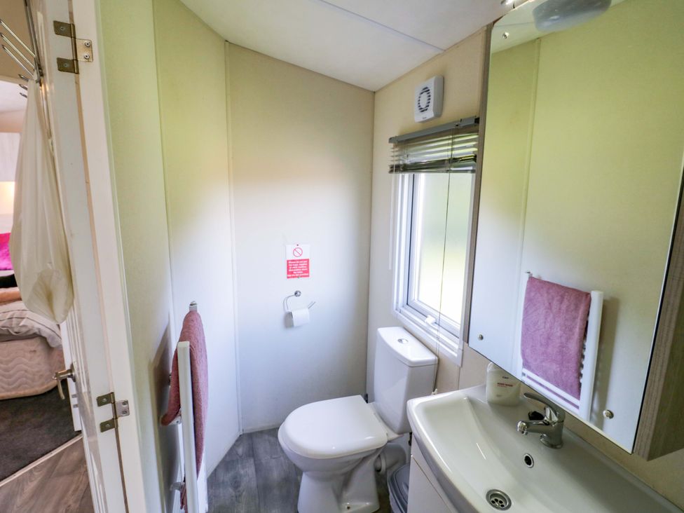 A bathroom with a toilet and sink at Laurel Lodge in Offenham