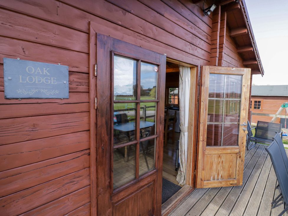 An outdoor area with doors and a sign at Oak Lodge in Offenham