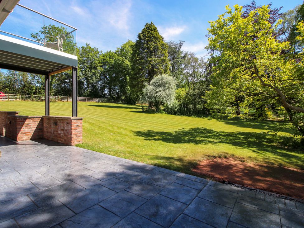 An outdoor area with grass and trees at Westington Hall Hatfield near Bromyard