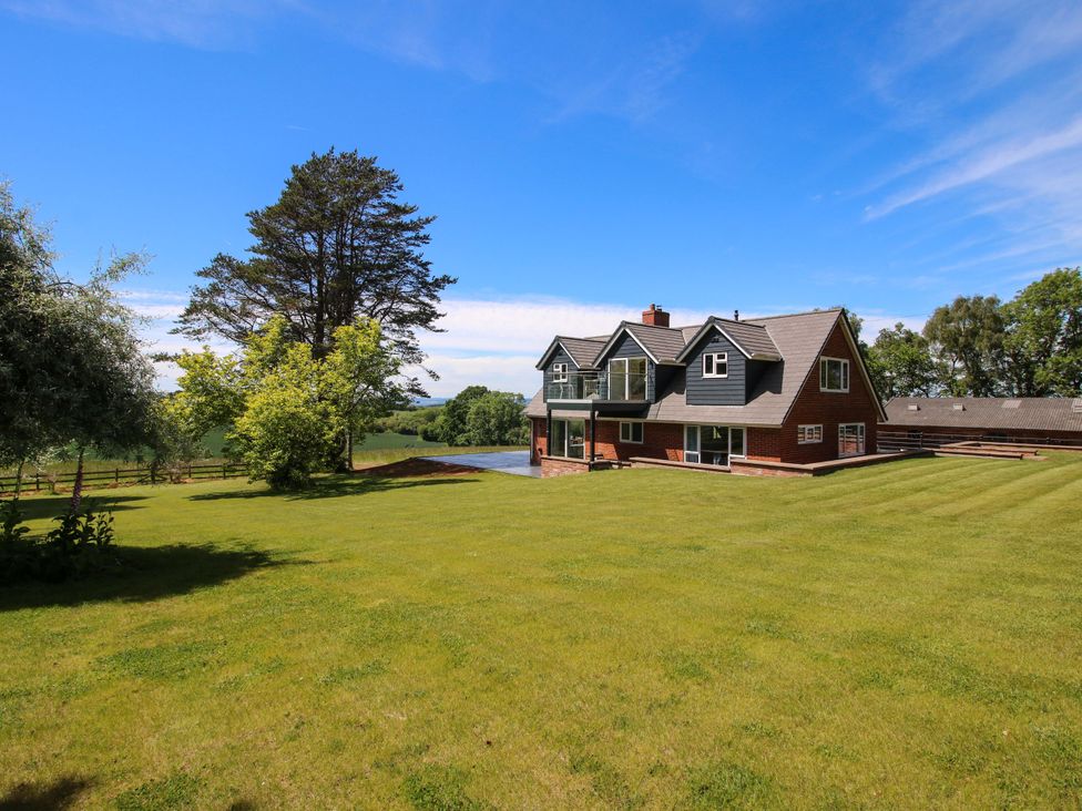 A house surrounded by grass and trees at Westington Hall near Hatfield