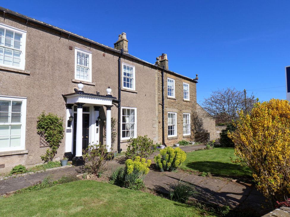 A building with a garden and pathway at Annie's Place in Sleights