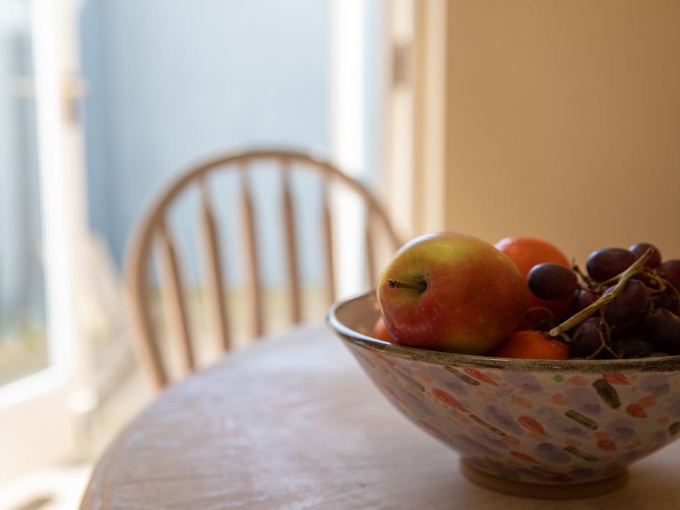 A bowl of fruit on a table at Sheriff's Tower Cottage - East Bishop Auckland