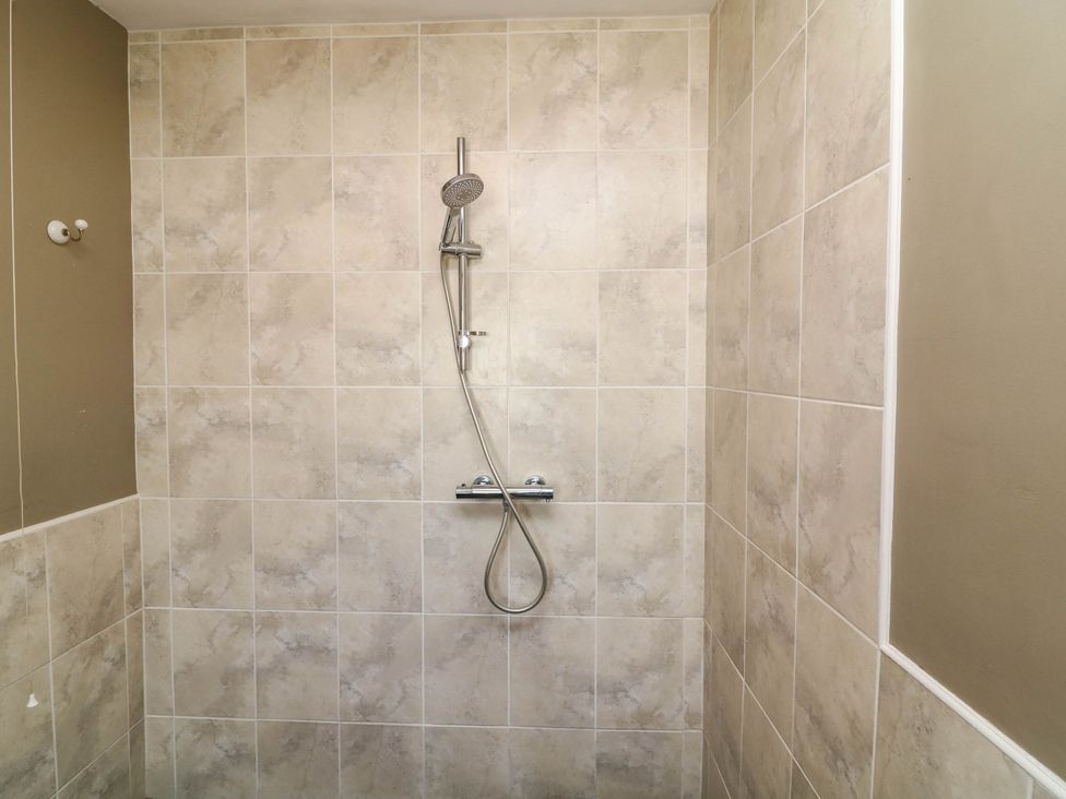 A shower with tiled walls at Wisteria House in Lincoln