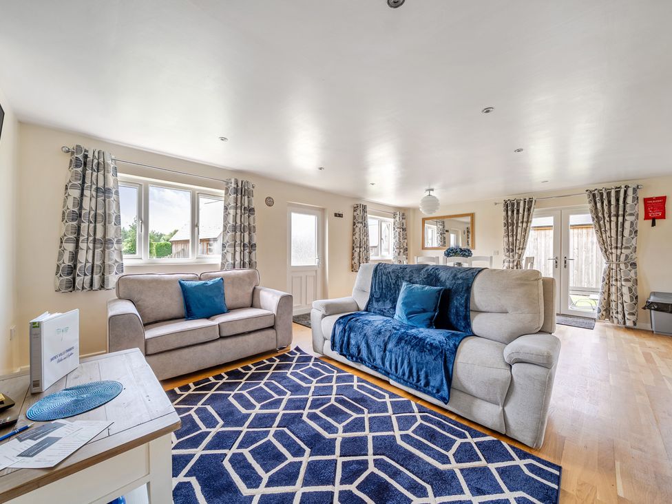 A living room with sofas and a table at Lodge 4 Near Brigg