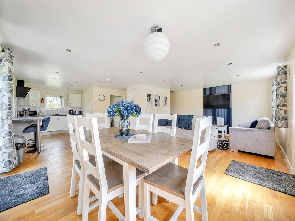 A living room with a dining area and kitchen at Lodge 4 near Brigg
