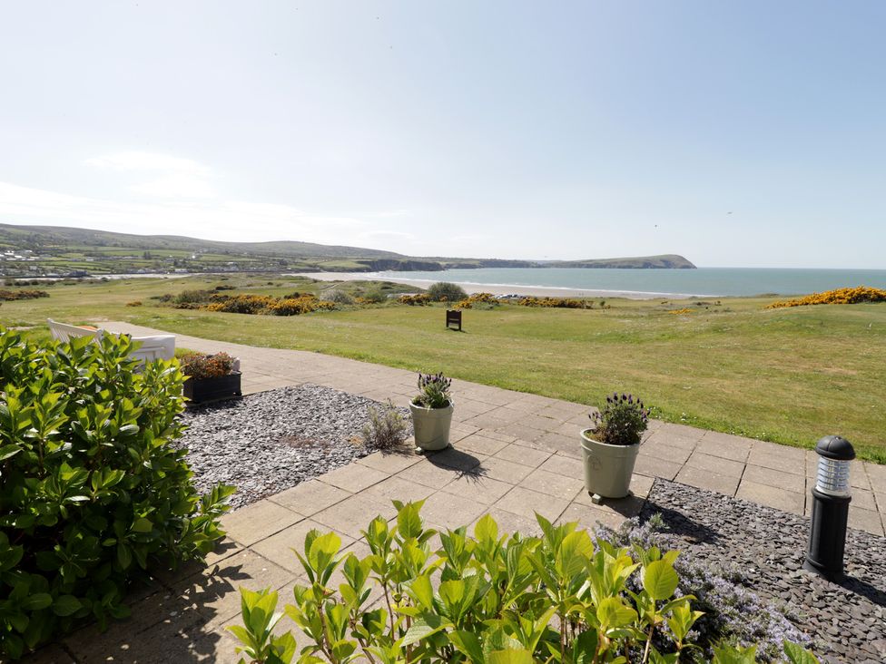 A garden with plants and a view of the sea at The Bolthole in Newport