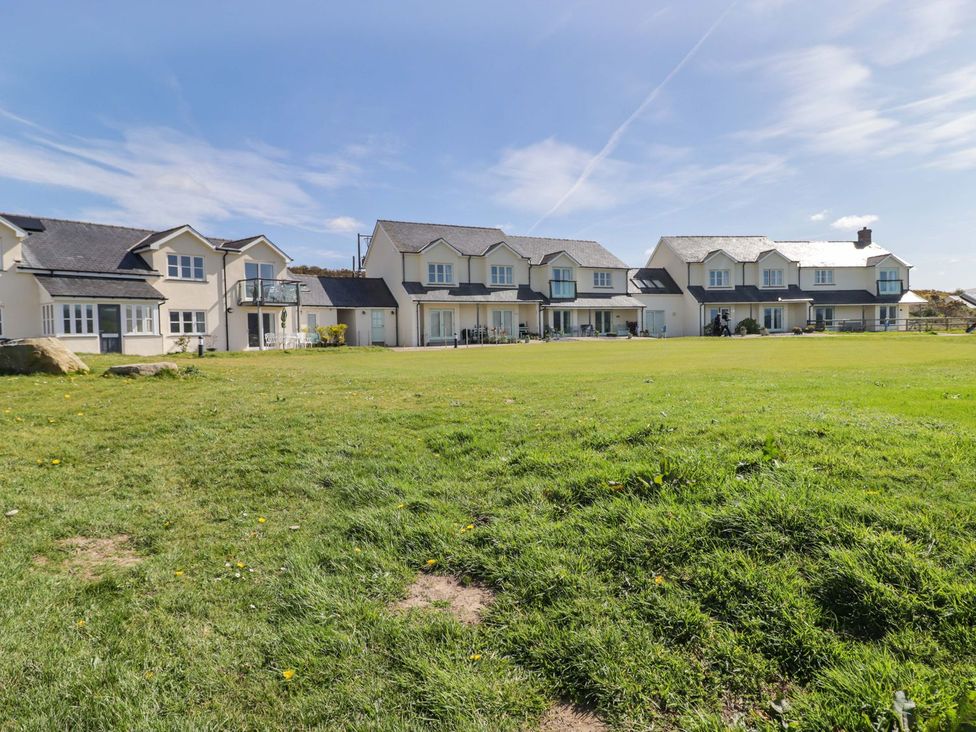 A row of houses with grass in front at The Bolthole in Newport