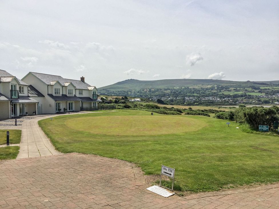 An outdoor area with a golf course and houses at The Bolthole in Newport