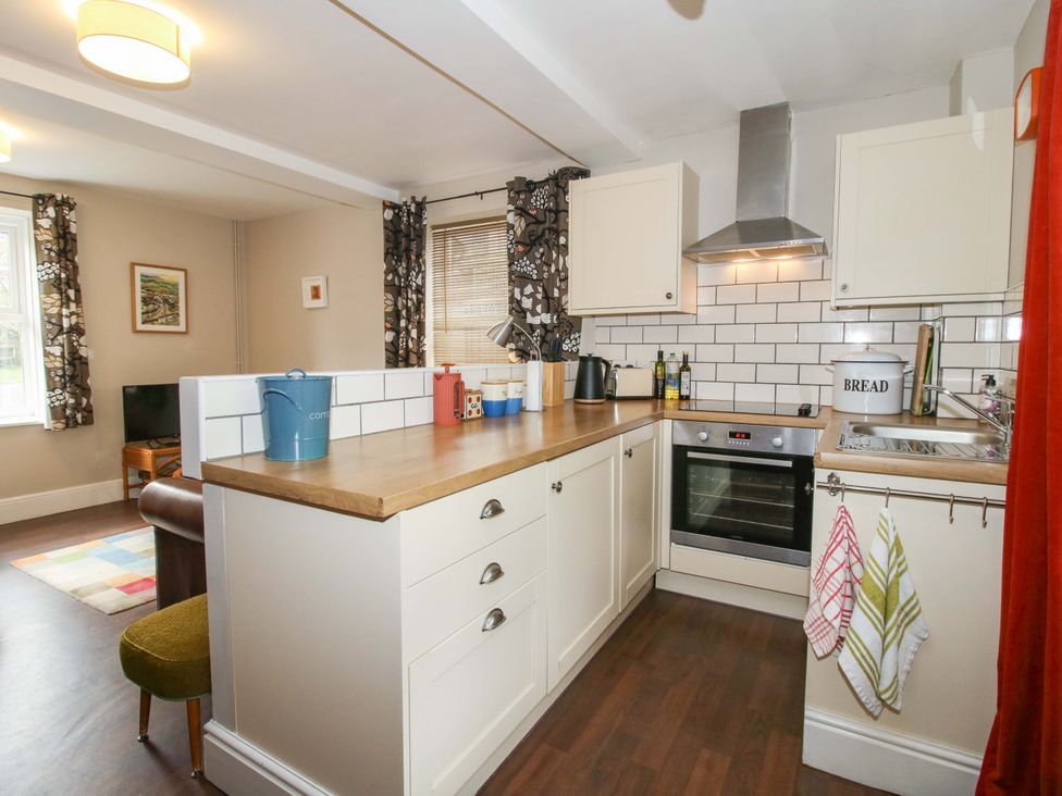 A kitchen with cabinets and appliances at Little Pentwyn in Clyro
