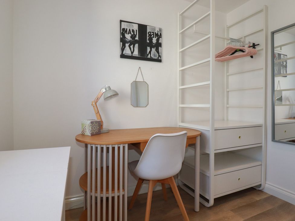 An office space with a desk and lamp at Cwtch Treth in Newquay