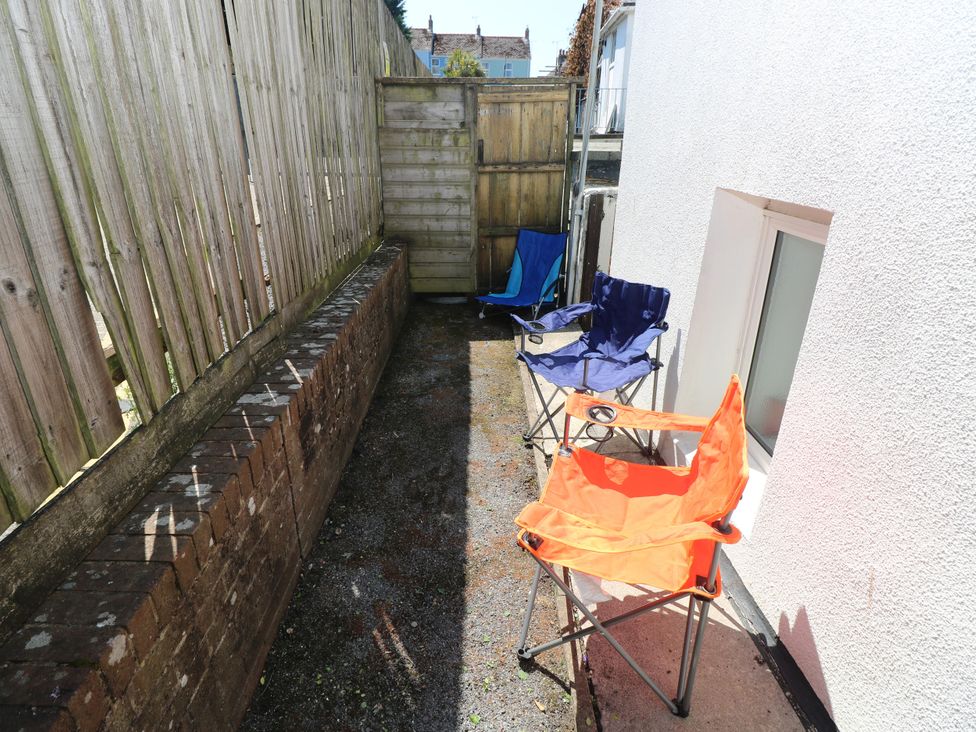An outdoor area with chairs and a gravel surface at 3 Edward Street Tenby