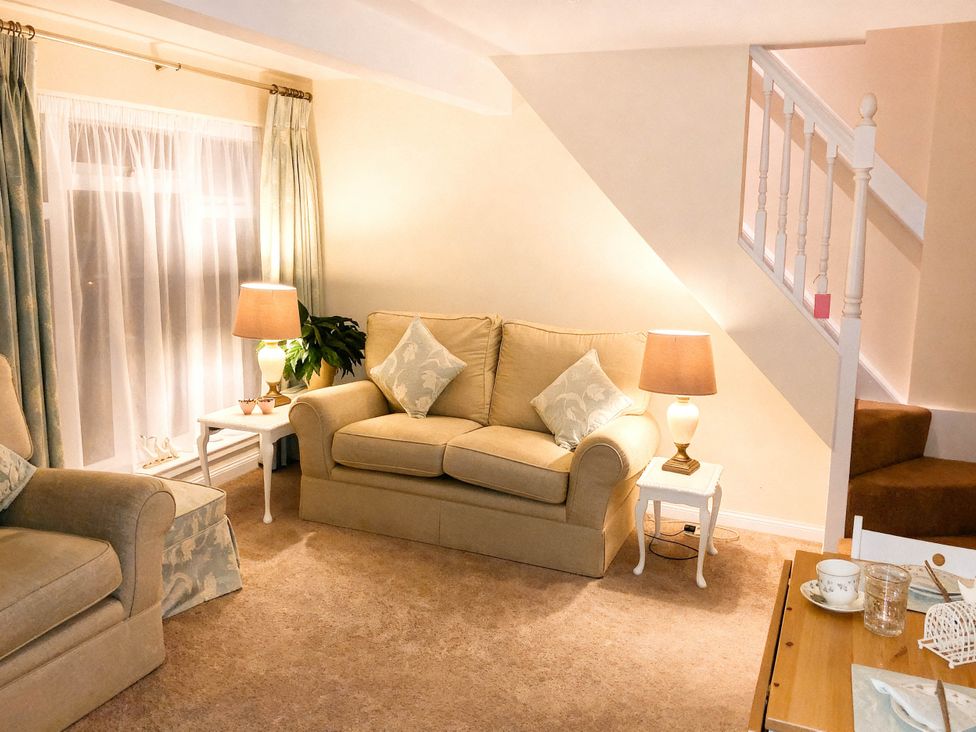 A living room with a sofa and lamp at 1 Bed House - Central, Free Parking, Wifi in Stirling